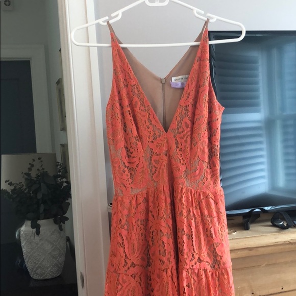 Beautiful orange gown - Picture 1 of 3